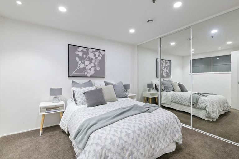 Photo of property in 175h Hurstmere Road, Takapuna, Auckland, 0622