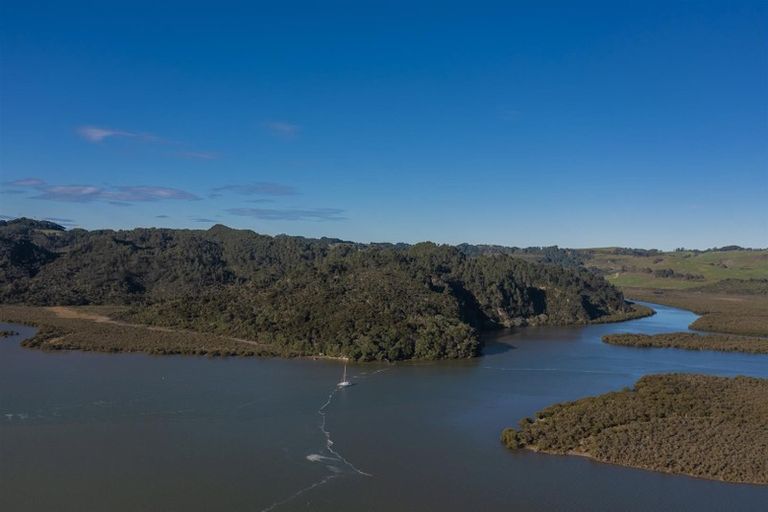 Photo of property in 295 Kopaki Point, Cooks Beach, Whitianga, 3591