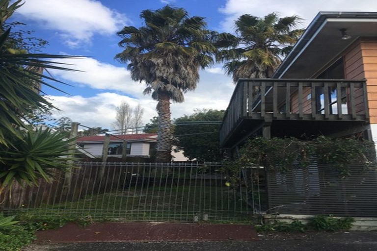 Photo of property in 2/34 Topliss Drive, Northcross, Auckland, 0632