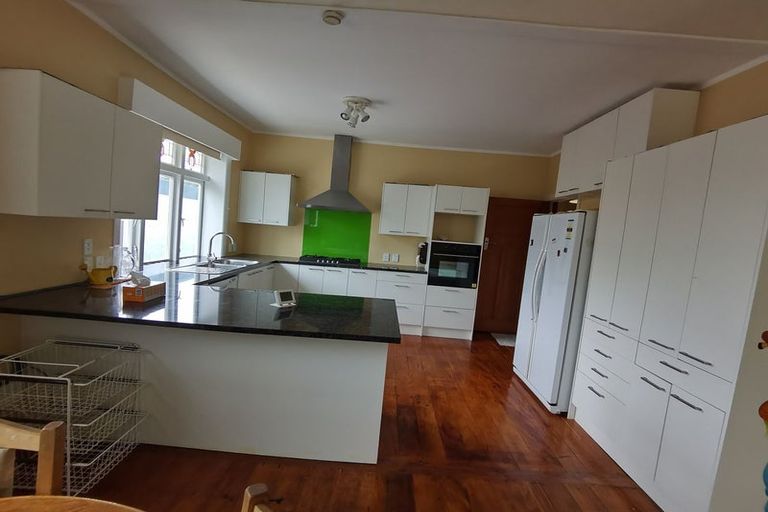 Photo of property in 104 Parkvale Road, Karori, Wellington, 6012