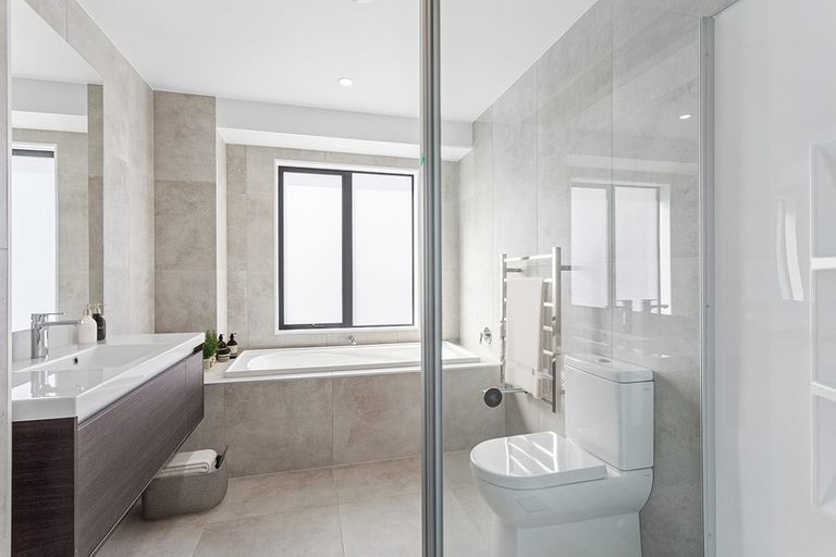 Photo of property in 22 Kuku Avenue, Red Beach, 0932