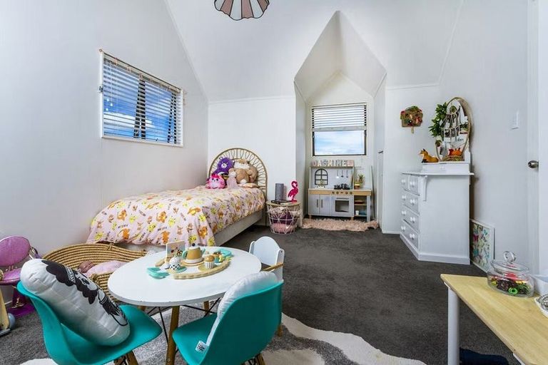 Photo of property in 1/31 Sunnyfield Crescent, Glenfield, Auckland, 0629