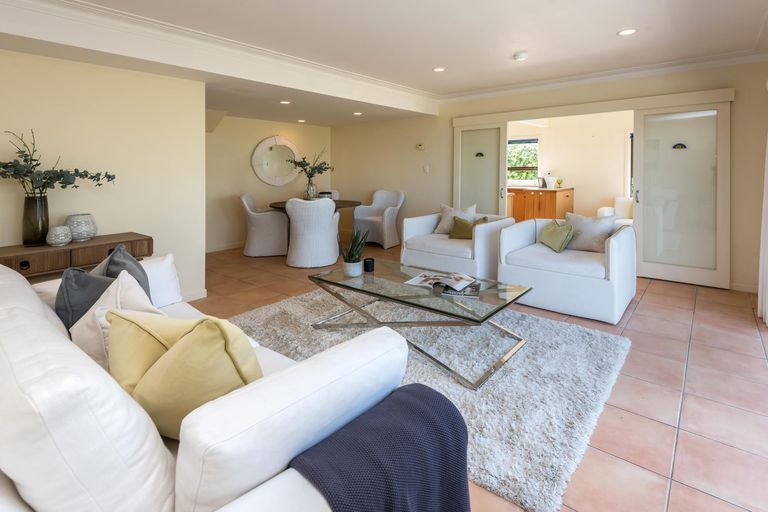 Photo of property in 58 Marine Parade, Mellons Bay, Auckland, 2014