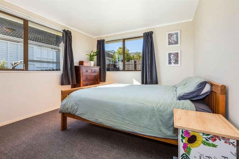 Photo of property in 2b Whanake Street, Titahi Bay, Porirua, 5022