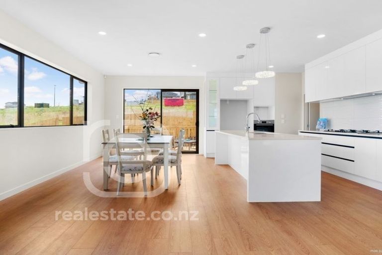 Photo of property in 6 Celestial Crescent, Orewa, 0931