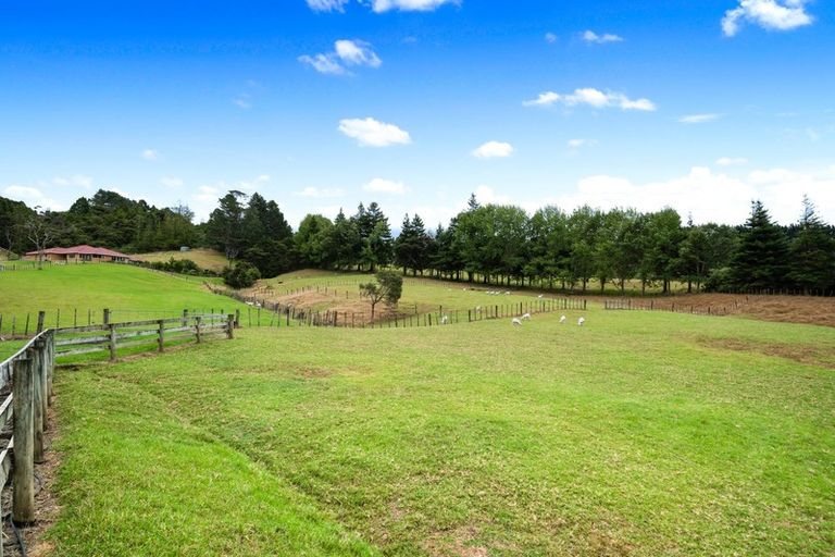 Photo of property in 97 Arrowsmith Road, Waitakere, Henderson, 0782