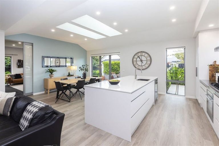 Photo of property in 7 Millpond Place, Parklands, Christchurch, 8083