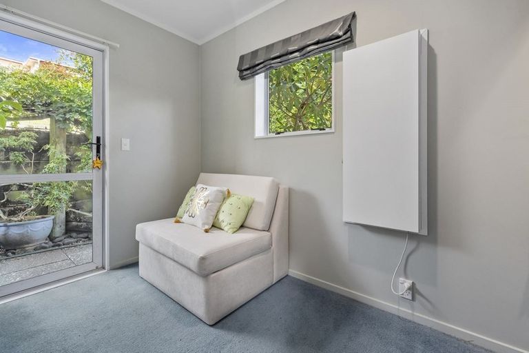 Photo of property in 2/3 Tiri View Place, Waiake, Auckland, 0630