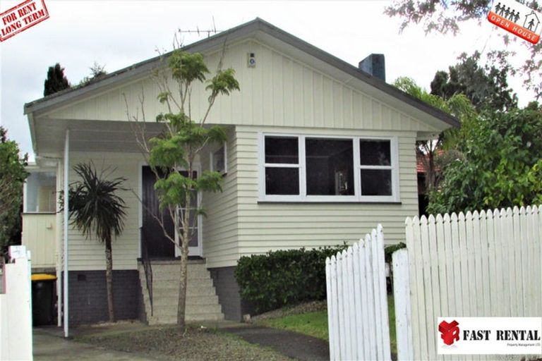 Photo of property in 16 Woodstock Road, Forrest Hill, Auckland, 0620