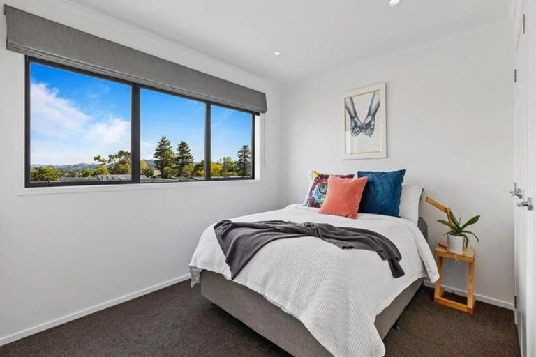 Photo of property in 3/2 Frances Bryers Road, Hobsonville, Auckland, 0616