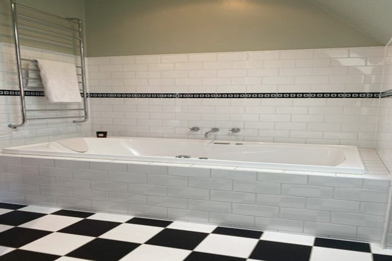 Photo of property in 100 Pirie Street, Mount Victoria, Wellington, 6011