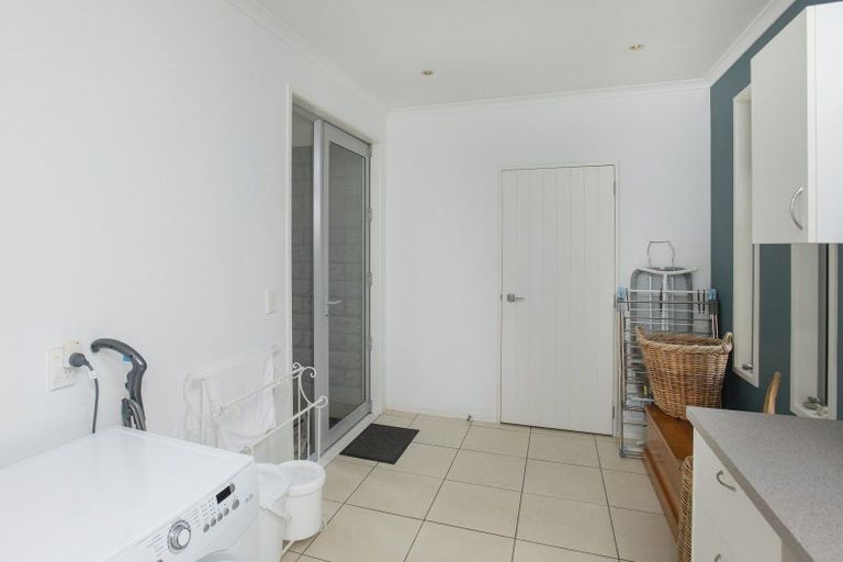 Photo of property in 13 Parkview Place, Riverdale, Gisborne, 4010