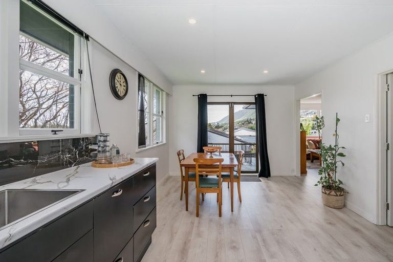 Photo of property in 86a Winara Avenue, Waikanae, 5036
