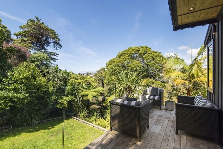 Photo of property in 17b Rangitoto Terrace, Milford, Auckland, 0620