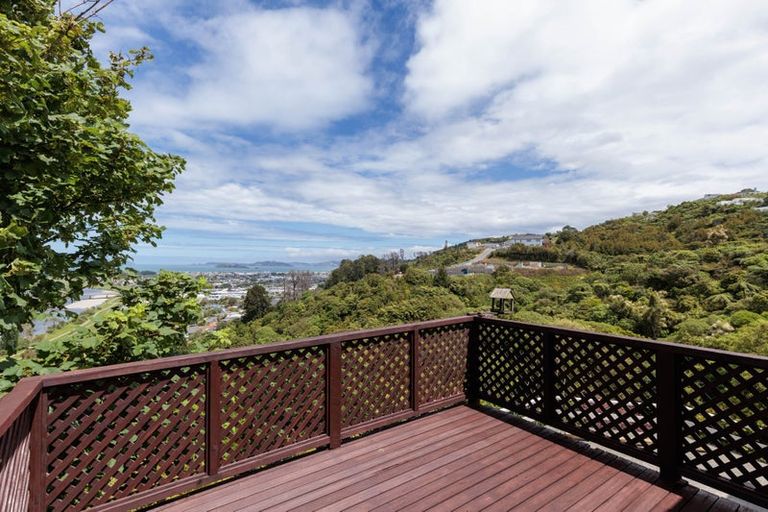 Photo of property in 16 City View Grove, Harbour View, Lower Hutt, 5010