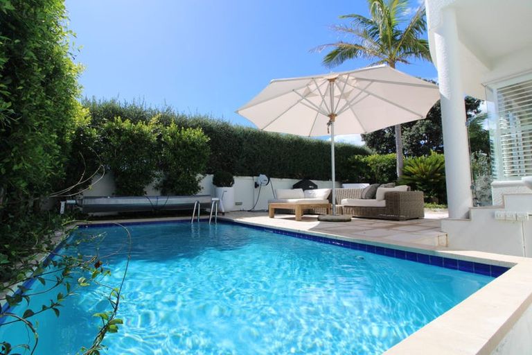 Photo of property in 1/2 Holiday Road, Milford, Auckland, 0620