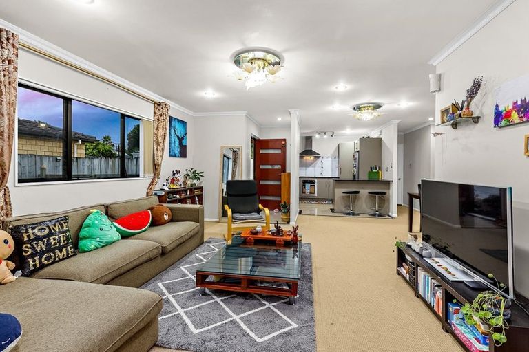 Photo of property in 18a Airdrie Road, Ranui, Auckland, 0612