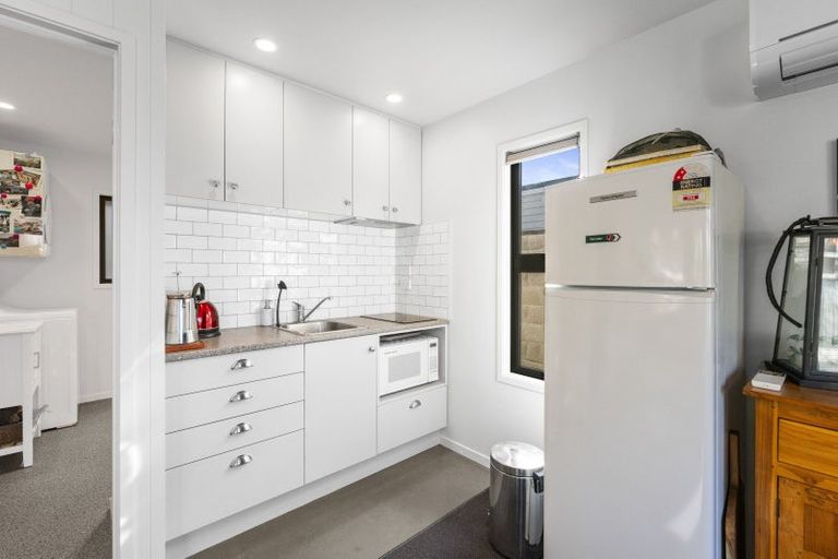 Photo of property in 2 Earle Place, Acacia Bay, Taupo, 3330