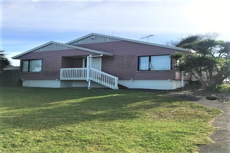 Photo of property in 42 Riverton Drive, Randwick Park, Auckland, 2105