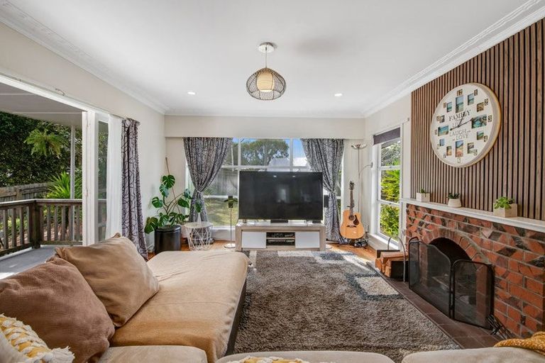 Photo of property in 1/73 Chivalry Road, Glenfield, Auckland, 0629