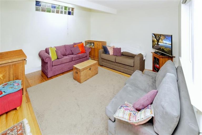 Photo of property in 42 Tui Street, Point Chevalier, Auckland, 1022