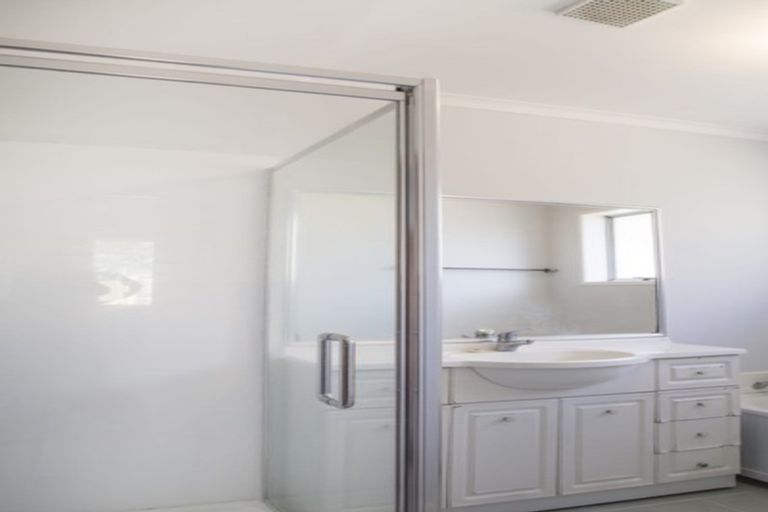 Photo of property in 1/31a Seaview Road, Glenfield, Auckland, 0629