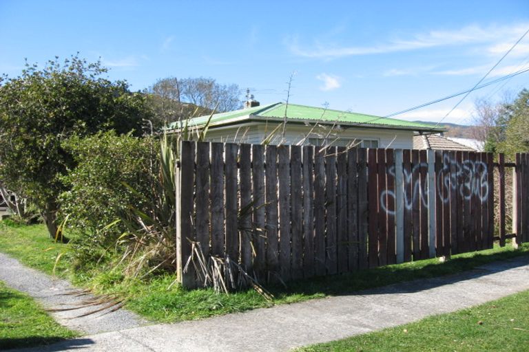 Photo of property in 53 Dover Road, Wainuiomata, Lower Hutt, 5014