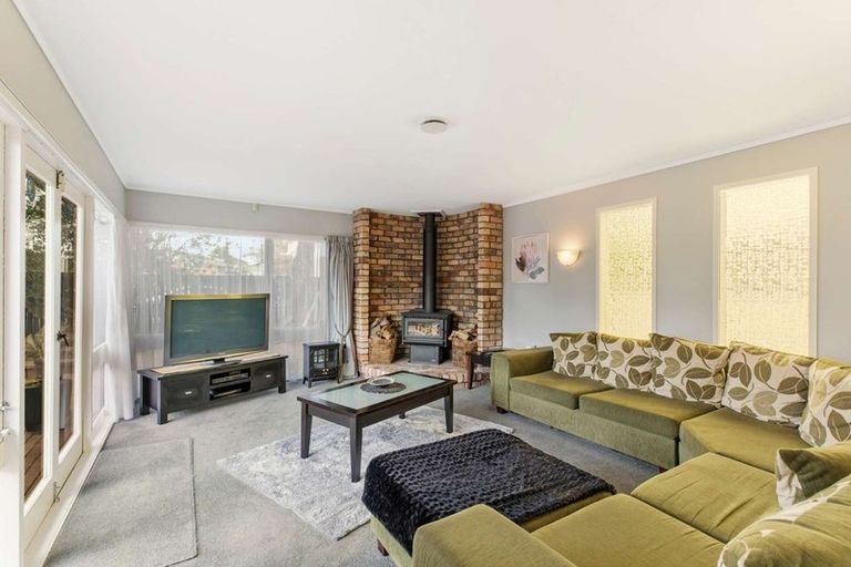 Photo of property in 27 Blanes Road, Weymouth, Auckland, 2103