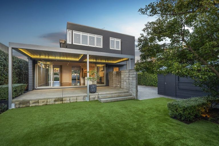 Photo of property in 28 Muritai Road, Milford, Auckland, 0620