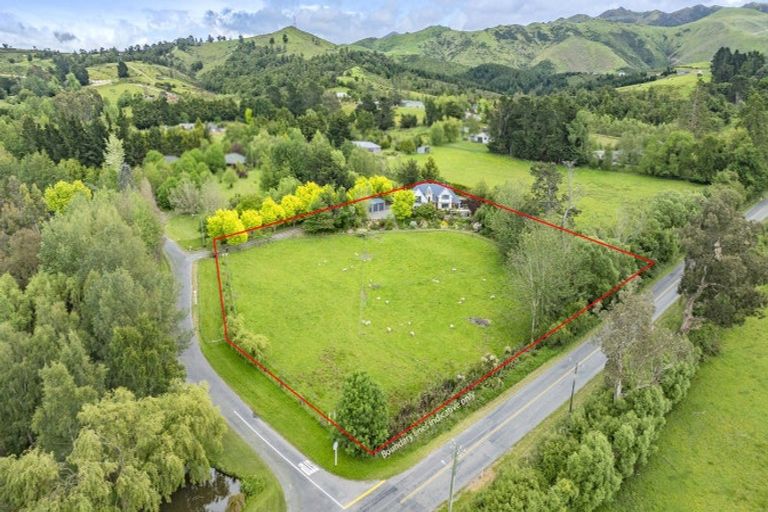 Photo of property in 2 Somerset Drive, Oxford, 7495