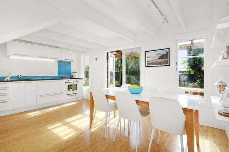 Photo of property in 7 Lawrence Street, Newtown, Wellington, 6021