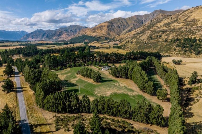Photo of property in 728 Kane Road, Hawea Flat, Wanaka, 9382