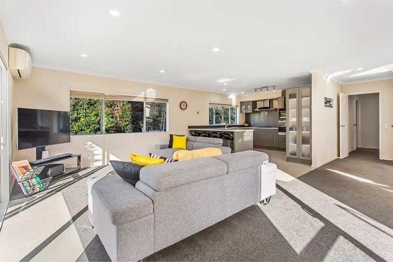 Photo of property in 10 Briar Vale Place, Flat Bush, Auckland, 2016