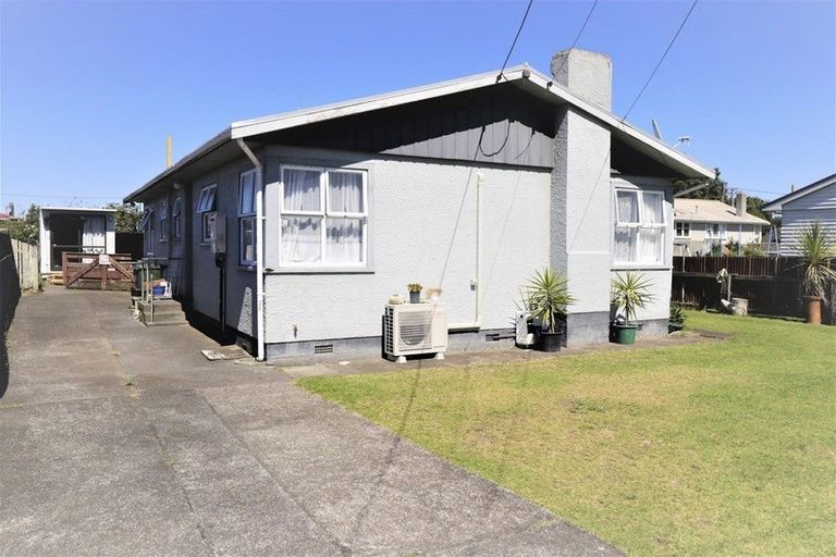 Photo of property in 28 Titoki Street, Castlecliff, Whanganui, 4501