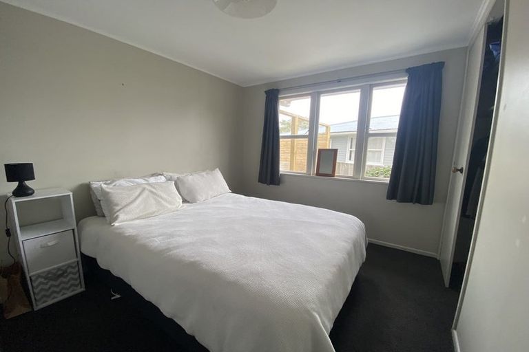 Photo of property in 31 Crocombe Crescent, Beach Haven, Auckland, 0626