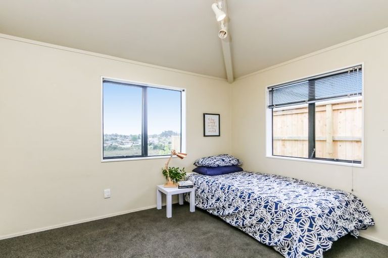 Photo of property in 131 West Harbour Drive, West Harbour, Auckland, 0618