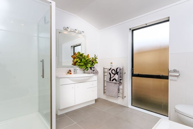 Photo of property in 131 West Harbour Drive, West Harbour, Auckland, 0618