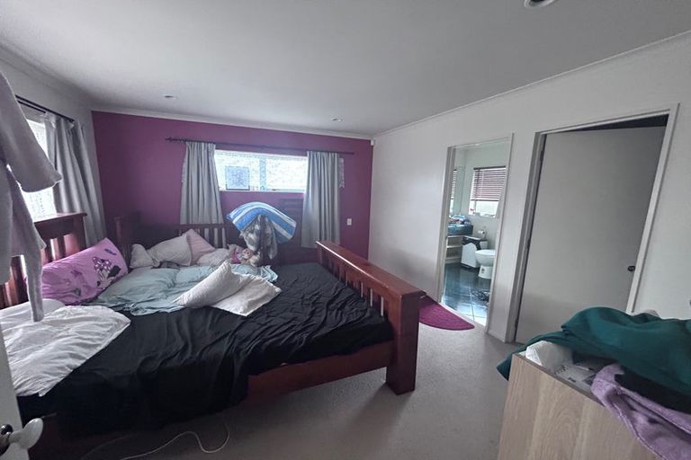 Photo of property in 17 Hillwell Drive, Henderson, Auckland, 0612