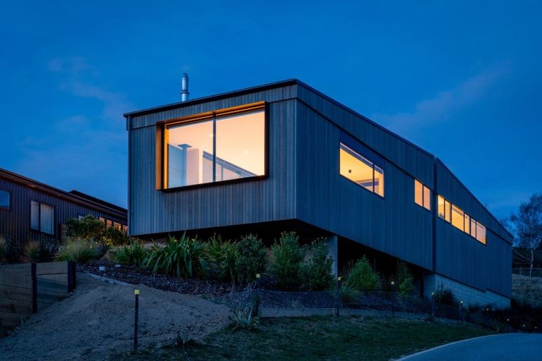 Photo of property in 6 Akitu Rise, Wanaka, 9305