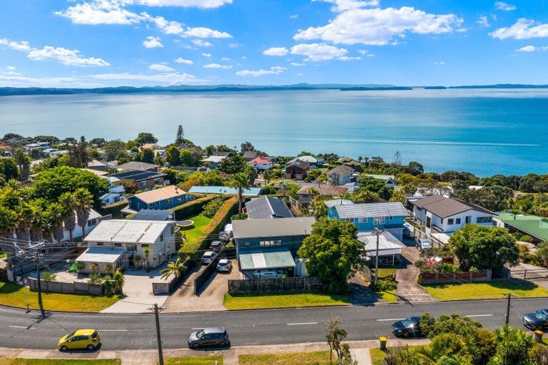 Photo of property in 1412 Whangaparaoa Road, Army Bay, Whangaparaoa, 0930
