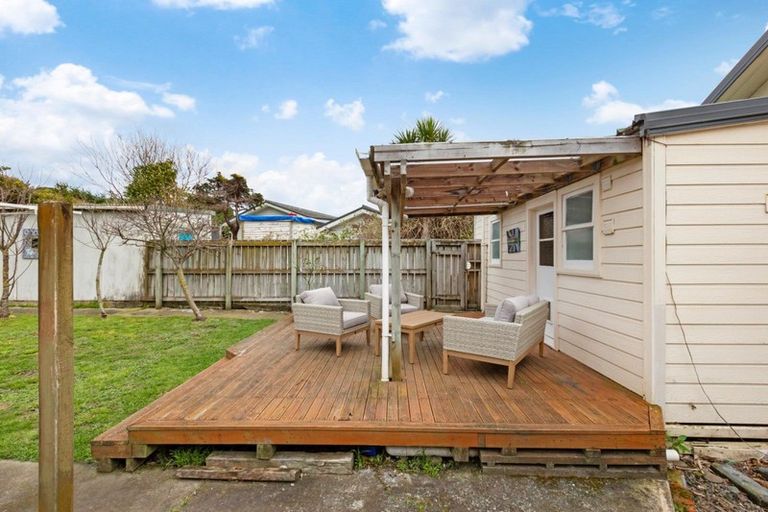 Photo of property in 2 Te Pari Pari Road, Pukerua Bay, 5026