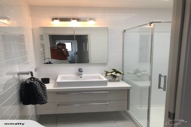 Photo of property in 6a Ursula Place, Half Moon Bay, Auckland, 2012