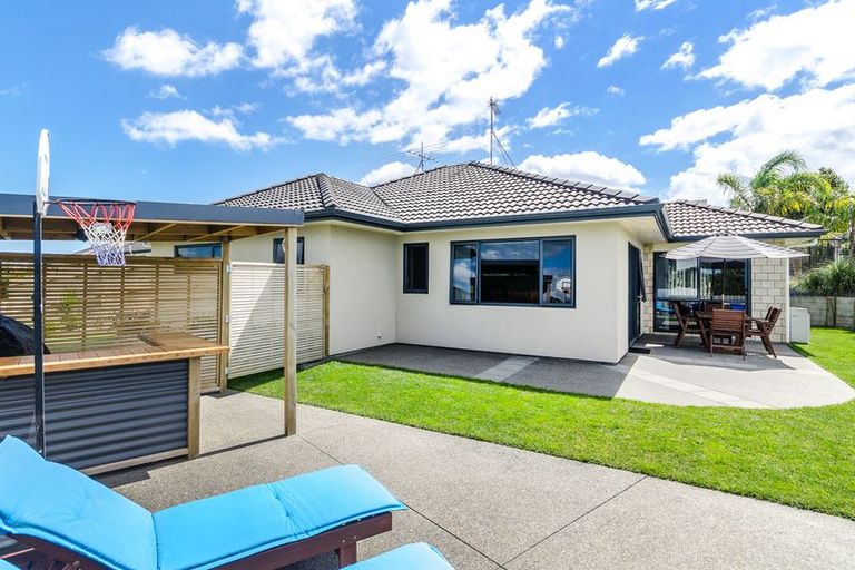 Photo of property in 13 Woodcroft Way, Pukekohe, 2120