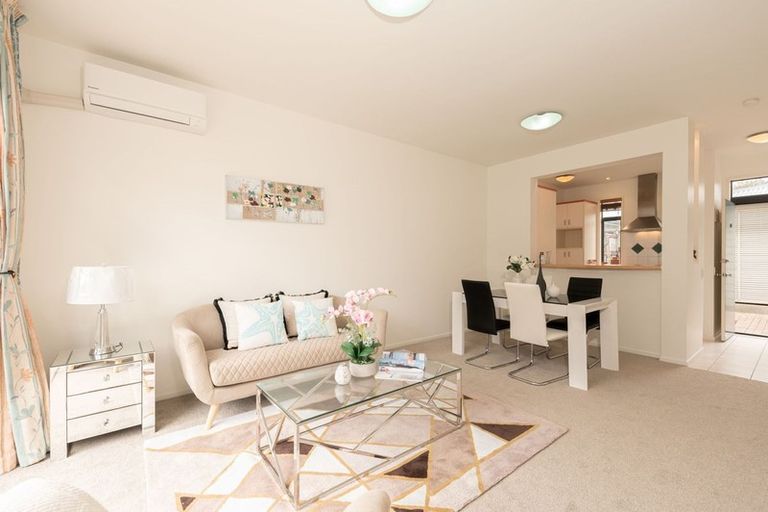 Photo of property in 88/2 Armoy Drive, East Tamaki, Auckland, 2016