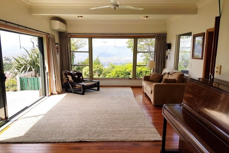 Photo of property in 2 Akatea Road, Korokoro, Lower Hutt, 5012