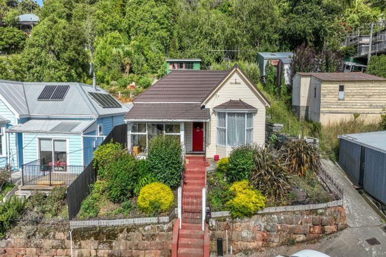 Photo of property in 29 Voelas Road, Lyttelton, 8082