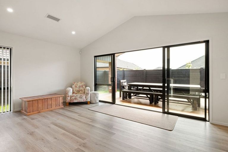 Photo of property in 22 Rose Leigh Drive, Cambridge, 3434