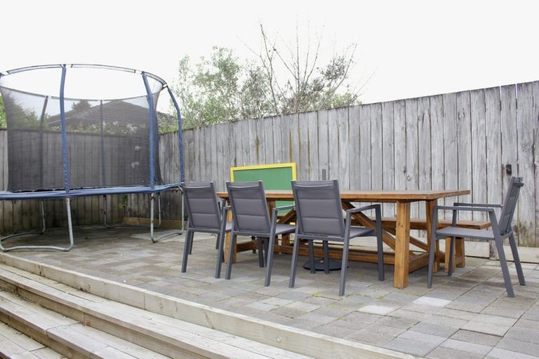 Photo of property in 142a Hutchinson Avenue, New Lynn, Auckland, 0600