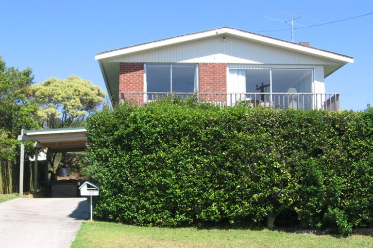 Photo of property in 18 Scarboro Terrace, Murrays Bay, Auckland, 0630