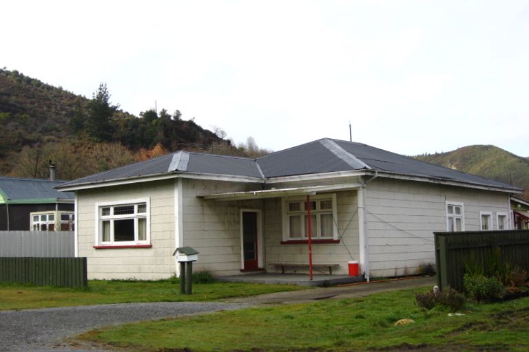 Photo of property in 3 Dunn Street, Reefton, 7830